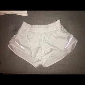 LULULEMON HOTTY HOT WHITE SHORTS